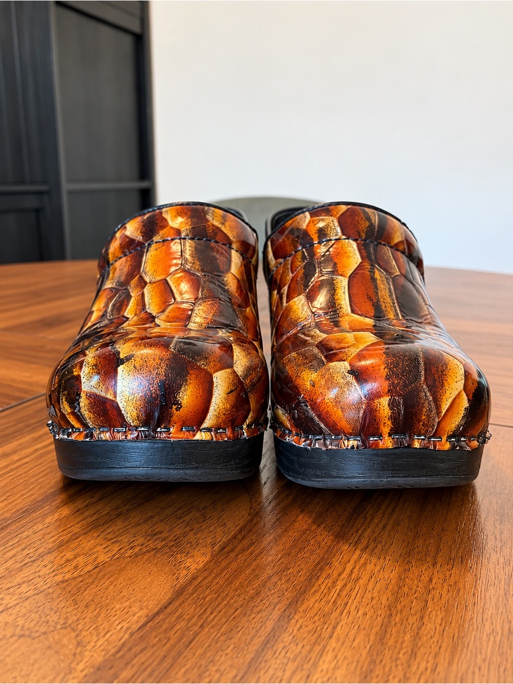 Dansko Professional Tortoise Patent Leather Clogs Brown Women’s EU 39 US 8.5-9